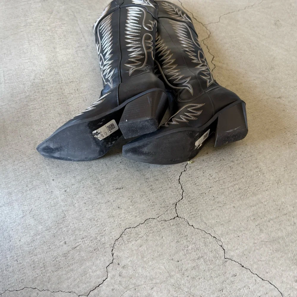 ASOS DESIGN / Chester contrast stitch western knee boot / black - Picture 11 of 17